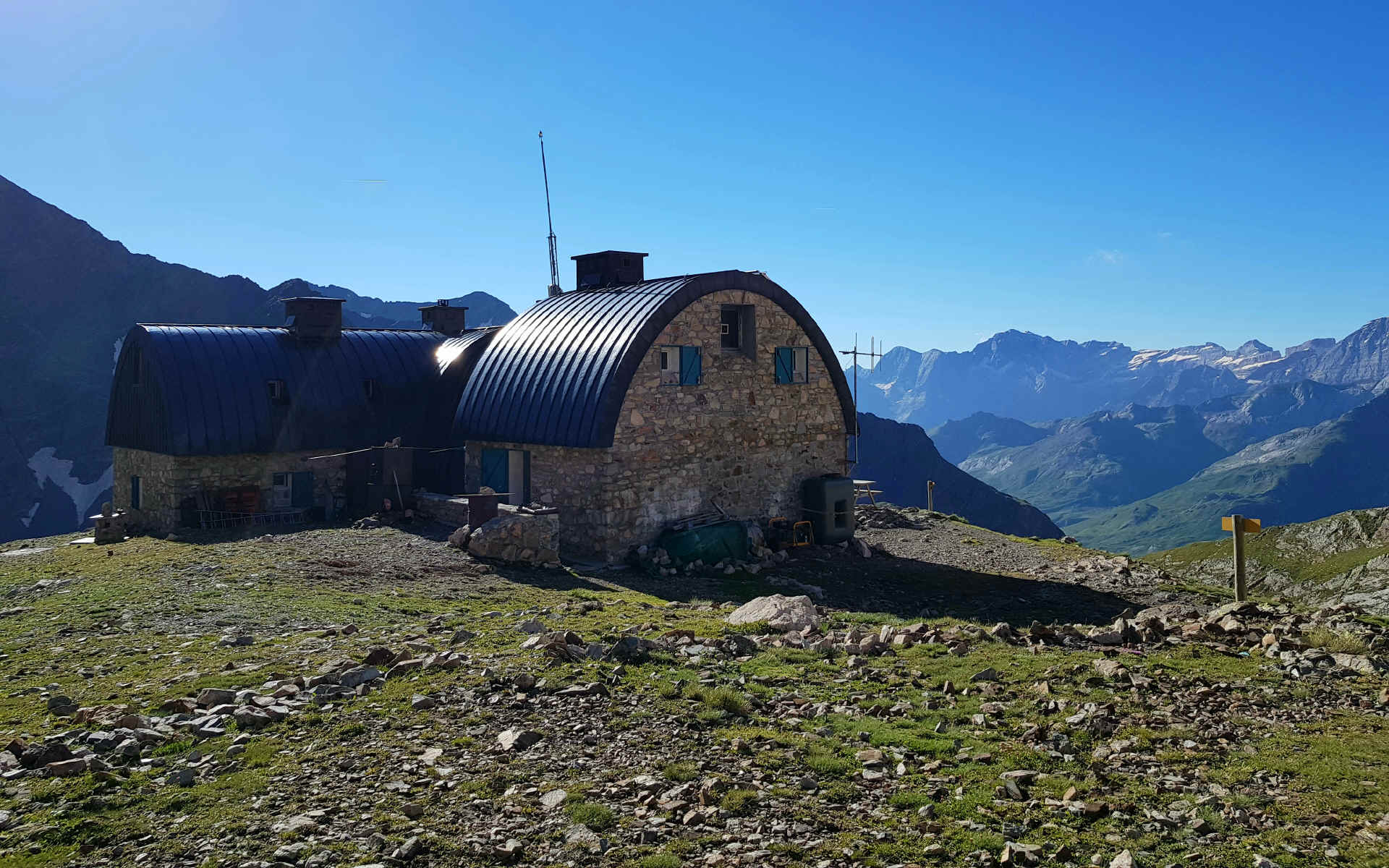 Traversée des Pyrénées — étape 15 : refuge des Oulettes > gîte de Saugué